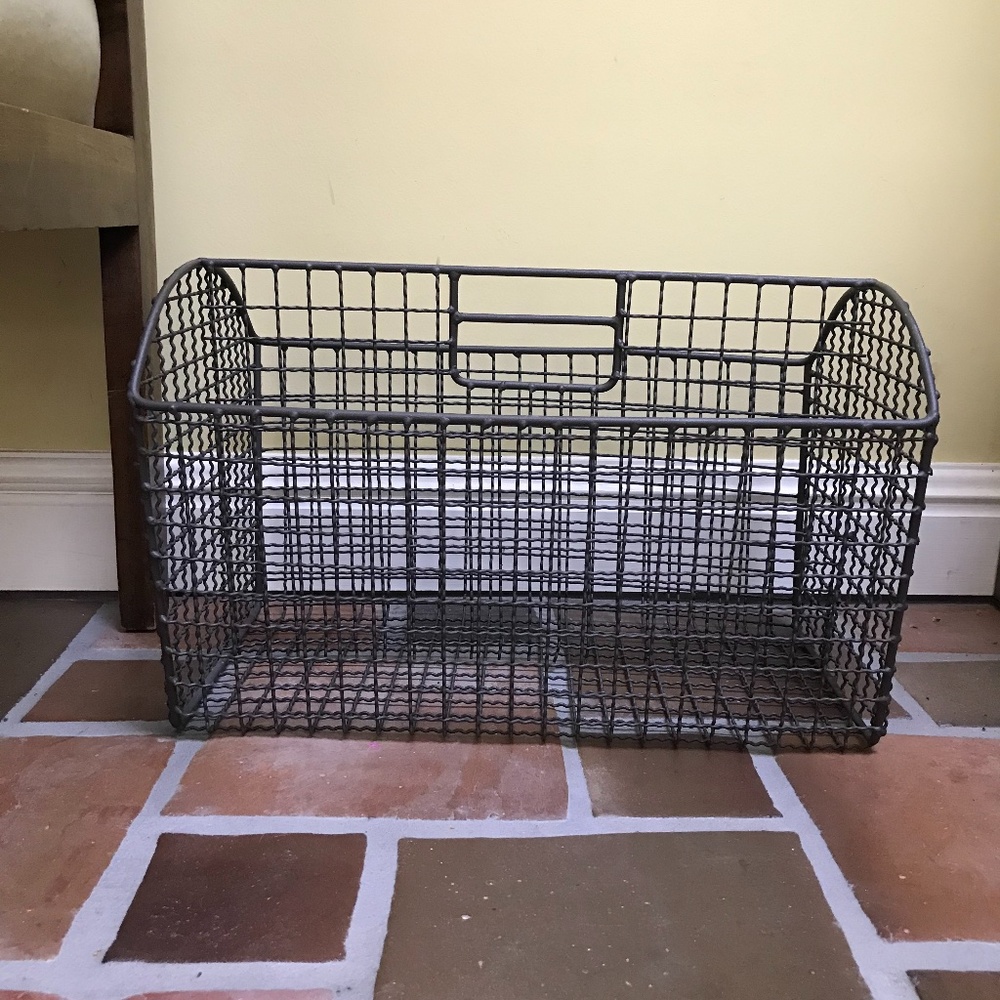WIRE TWO COMPARTMENT BASKET WITH HANDLE